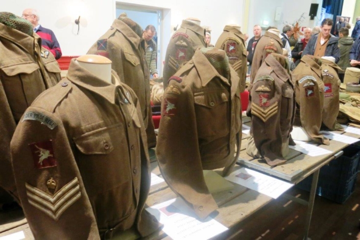 21. Airborne uniformen. (1)